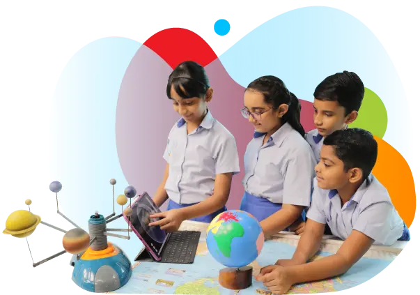 Schülerinnen und Schüler beim gemeinsamen Lernen