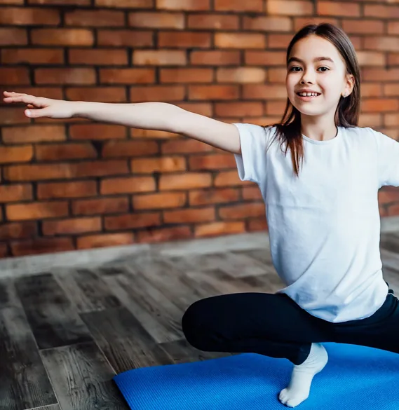 Schüler trainieren Konzentration in einer Wohlfühl-Session